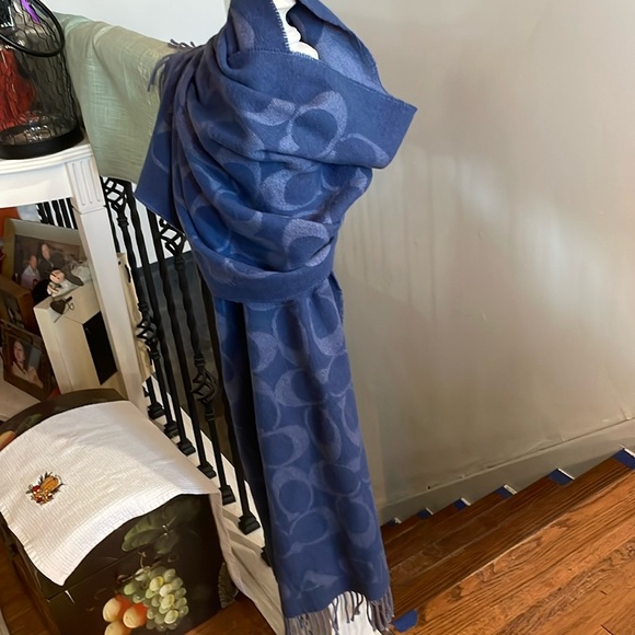 💋Huge Coach Scarf/poncho/wrap in blue tones and Coach fringe to match - Picture 1 of 6